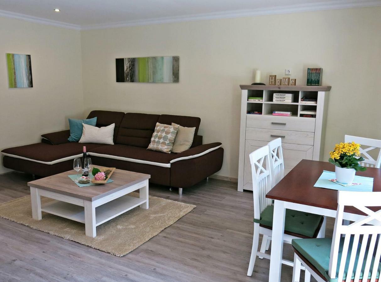 Roosartige Ferien - Ferienwohnung Am Weiherturm باشاراش المظهر الخارجي الصورة